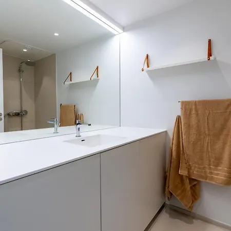 Apartment In With Water View