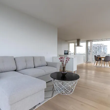 Apartment In With Water View
